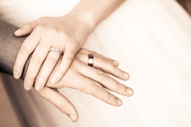 hands-2069864_640